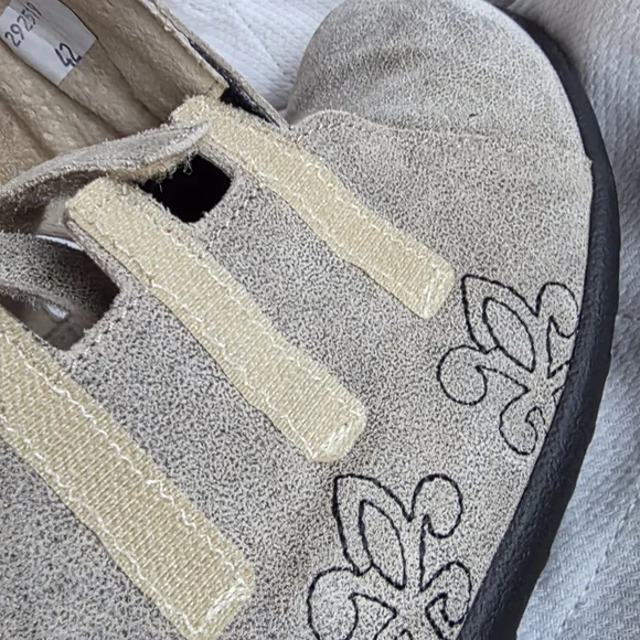Naot Gray Moccasins with Black Embroidery - Picture 9 of 10